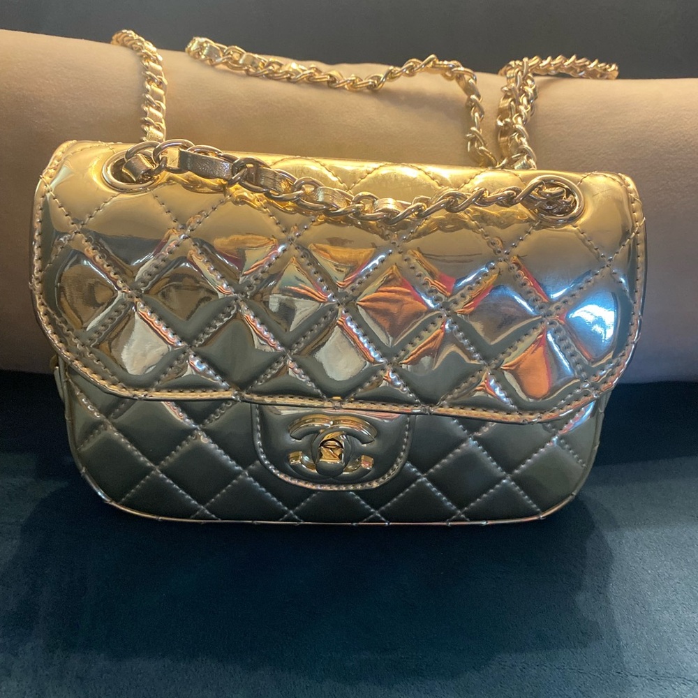 Gold Quilted CC Crossbody Shoulder Bag - Picture 4 of 12